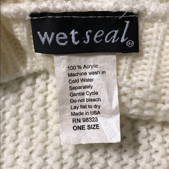 Fringed poncho - Picture 3 of 3